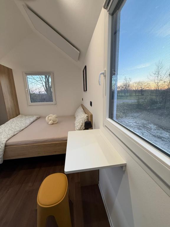 Postel nebo postele na pokoji v ubytování Tiny House im Schwarzwald-Natur, Ruhe & Erholung