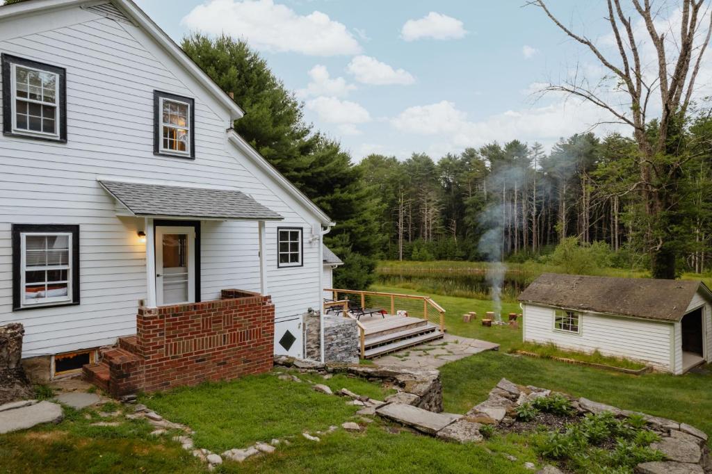 Zahrada ubytování Waterfront 1900s Hot Tub Eldred Homestead