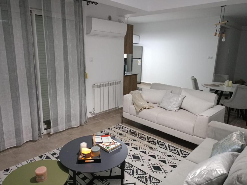 Χώρος καθιστικού στο Vue mer residence bessa