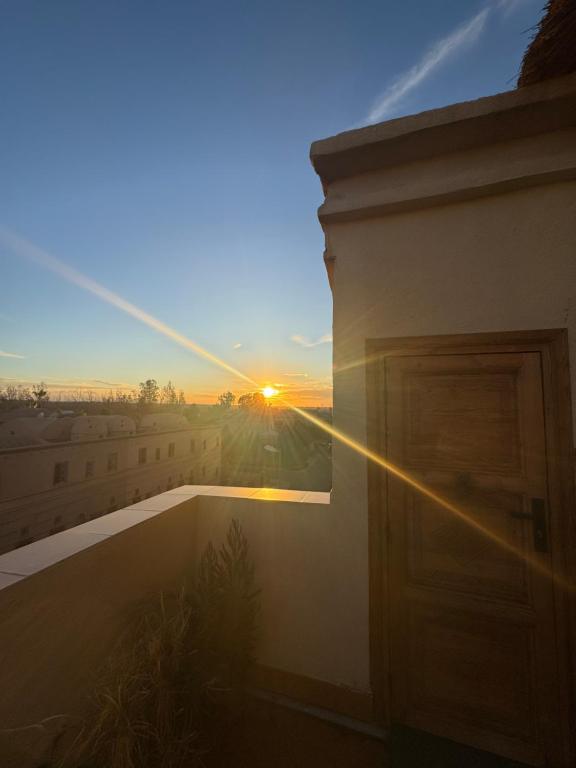 Východ nebo západ slunce při pohledu z apartmánu nebo okolí