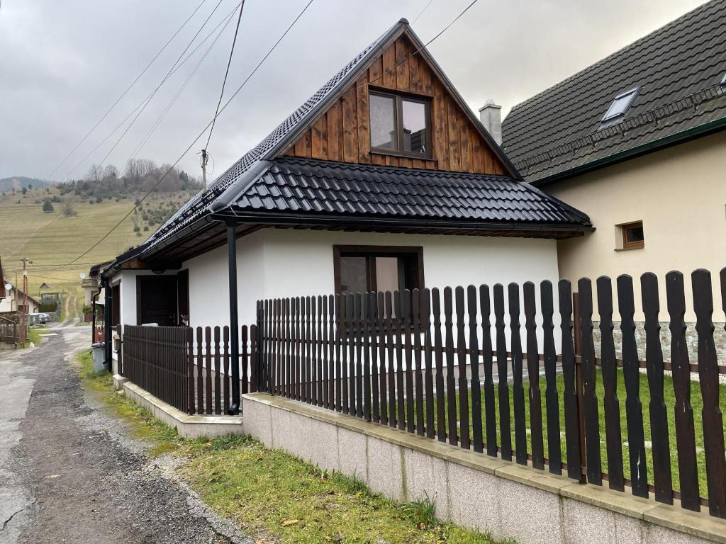 Budova, kde se chata nachází