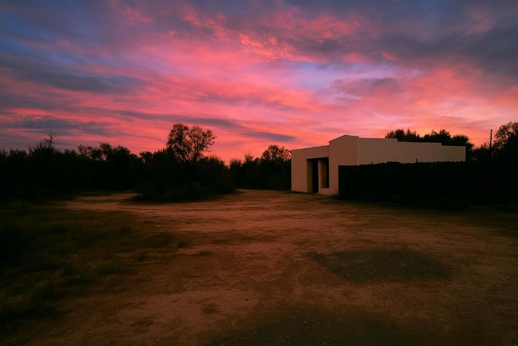 Η ανατολή ή δύση του ηλίου όπως φαίνεται από αυτή η παραθεριστική κατοικία ή από εκεί κοντά
