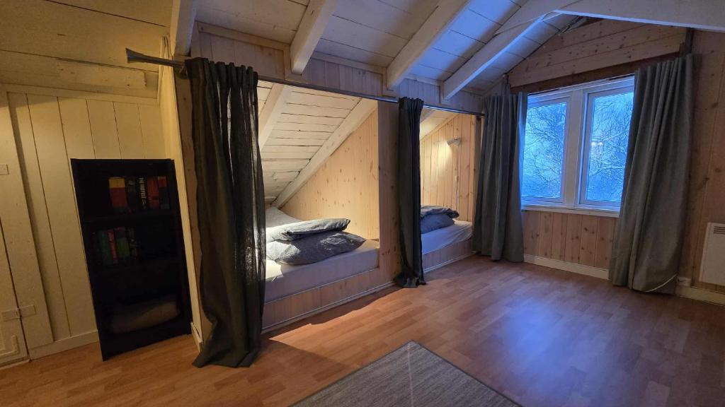 Ένα ή περισσότερα κρεβάτια σε δωμάτιο στο Fox Cabin