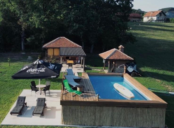 La pileta dentro o cerca de Nice Q LAKE HOUSE