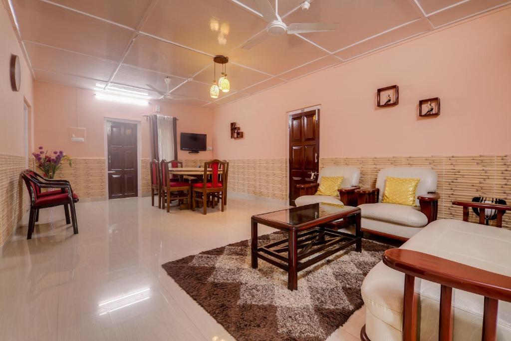 Μια τηλεόραση ή/και κέντρο ψυχαγωγίας στο Collection O Trinayan Associates