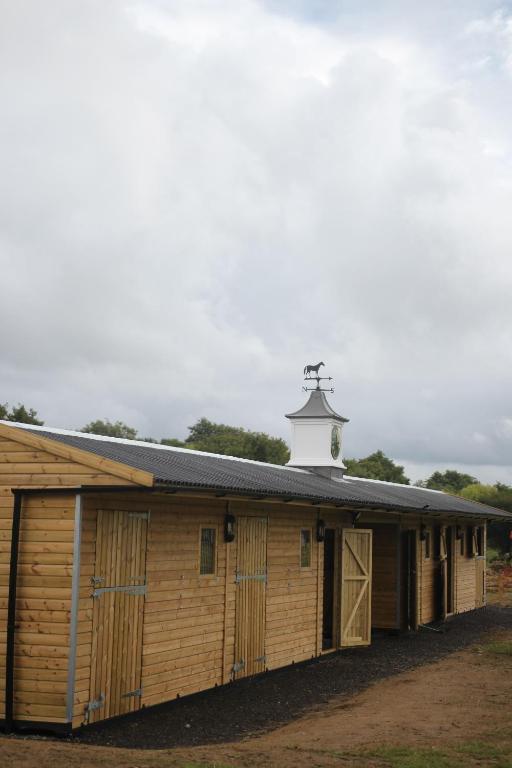 Das Gebäude in dem sich der Campingplatz befindet