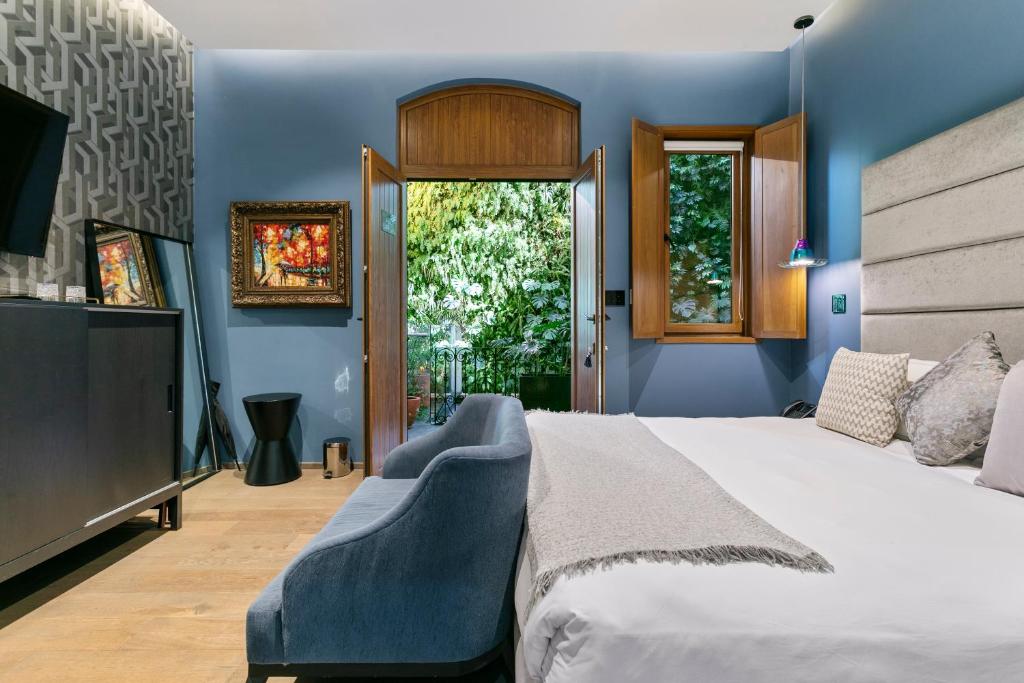 a bedroom with a bed and a flat screen tv at Casa Prim Hotel Boutique in Mexico City