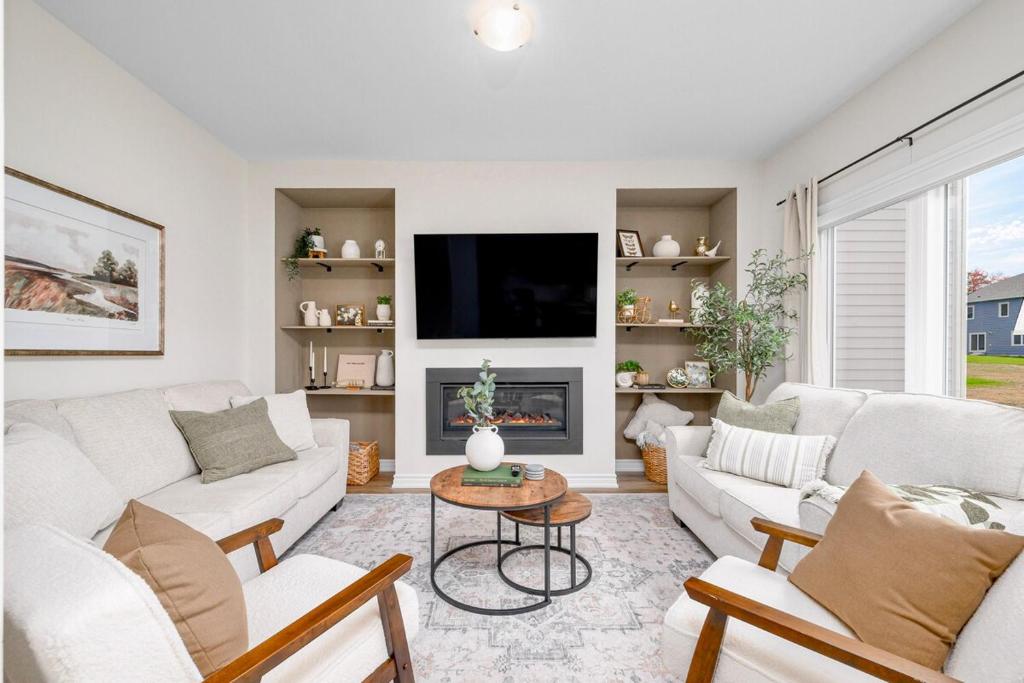 Μια τηλεόραση ή/και κέντρο ψυχαγωγίας στο Stylish and Cozy Muskoka Vacation Home