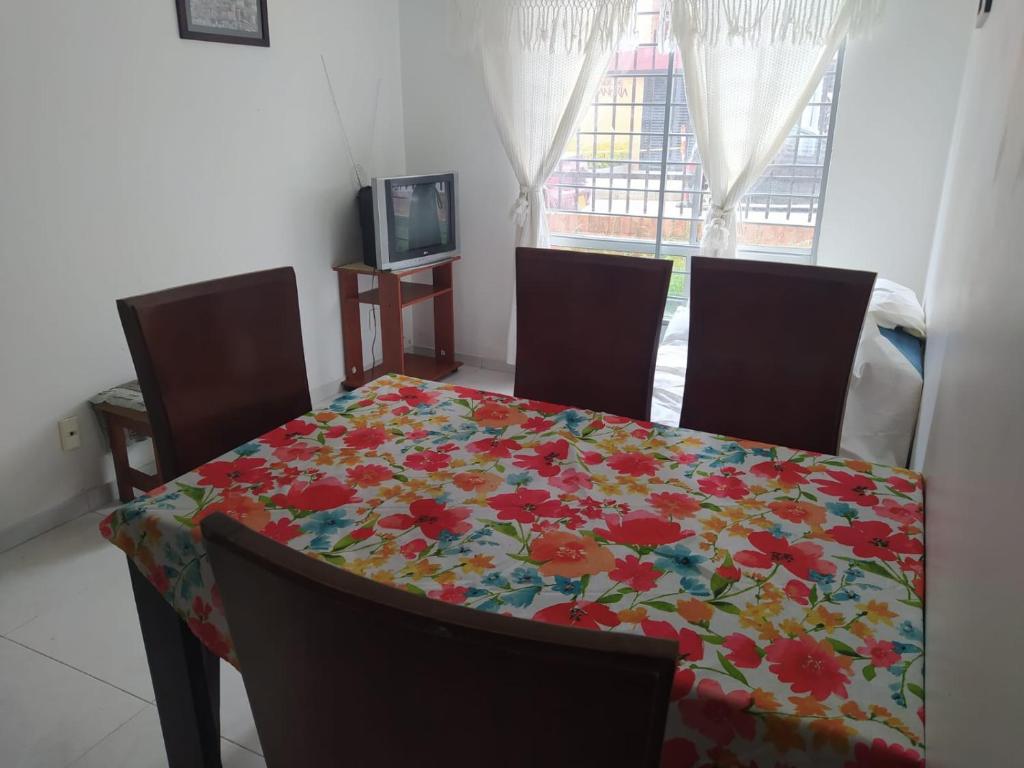 TV a/nebo společenská místnost v ubytování Acogedor Apartamento en Duitama