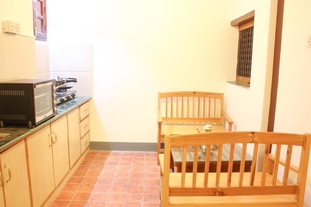 Kuchyň nebo kuchyňský kout v ubytování Hiranya Guest House