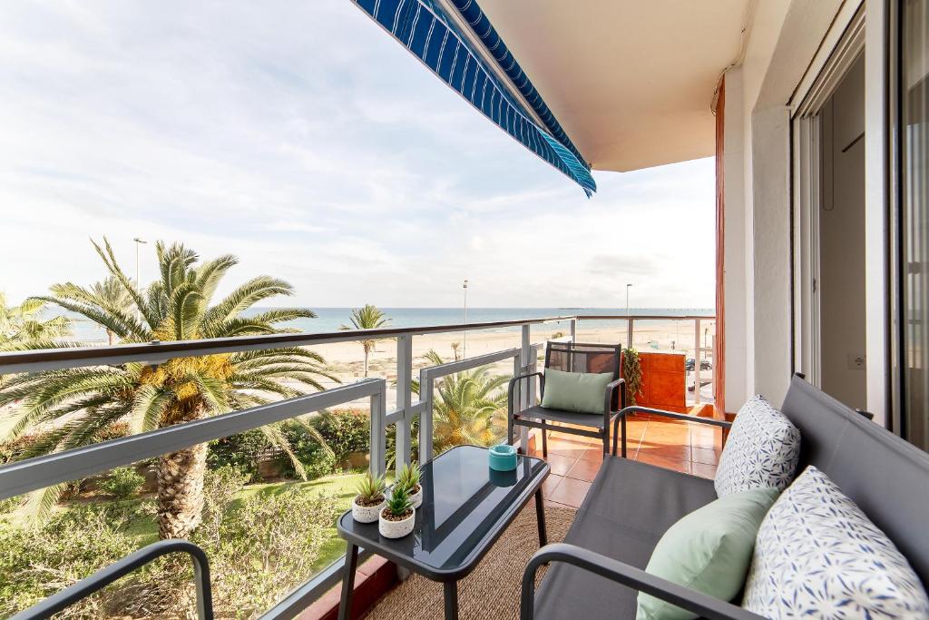 a balcony with a view of the ocean at Encalma Vacacional siente disfruta vive la playa in Puerto de Sagunto