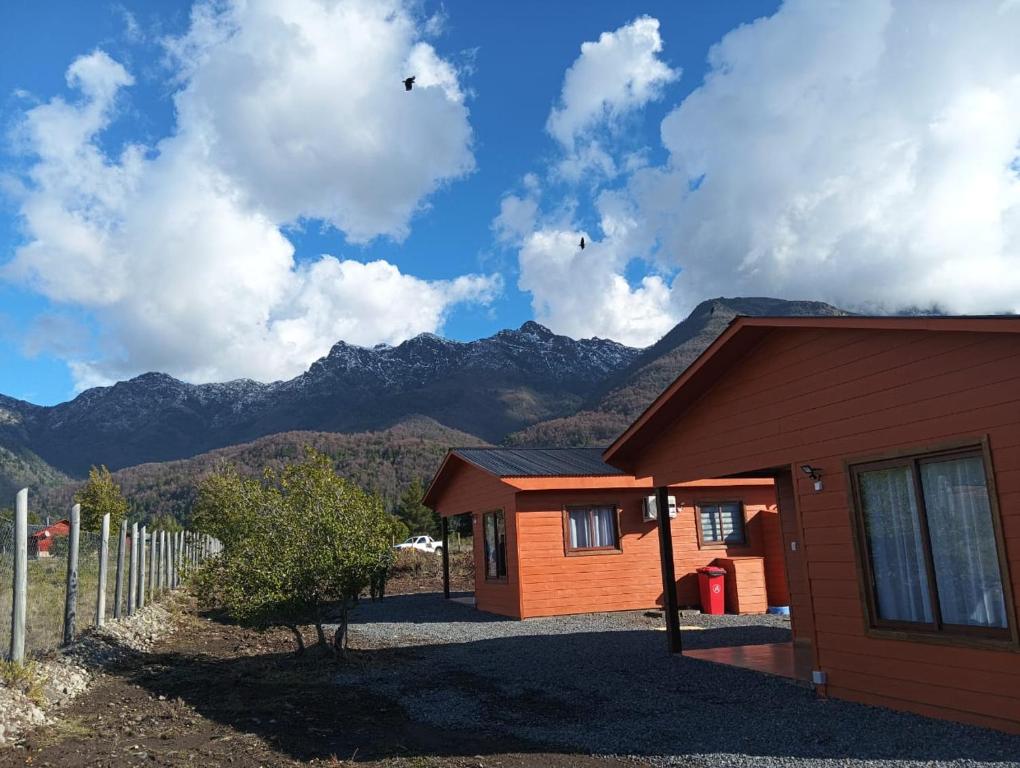 Nespecifikovaný výhled na hory nebo výhled na hory při pohledu z vily