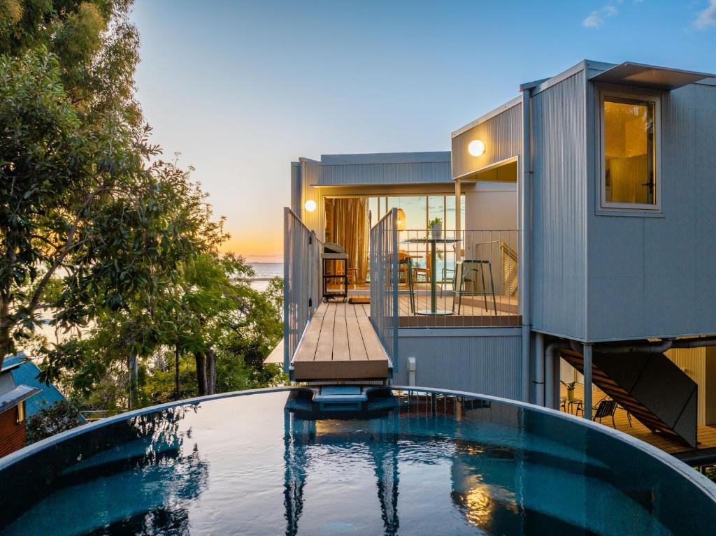 Πισίνα στο ή κοντά στο Cantilever Seaview Pavilion