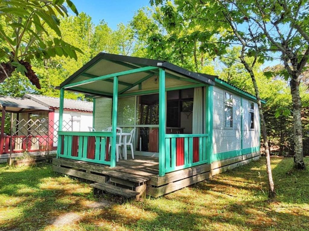 Το κτήριο όπου στεγάζεται  το κάμπινγκ