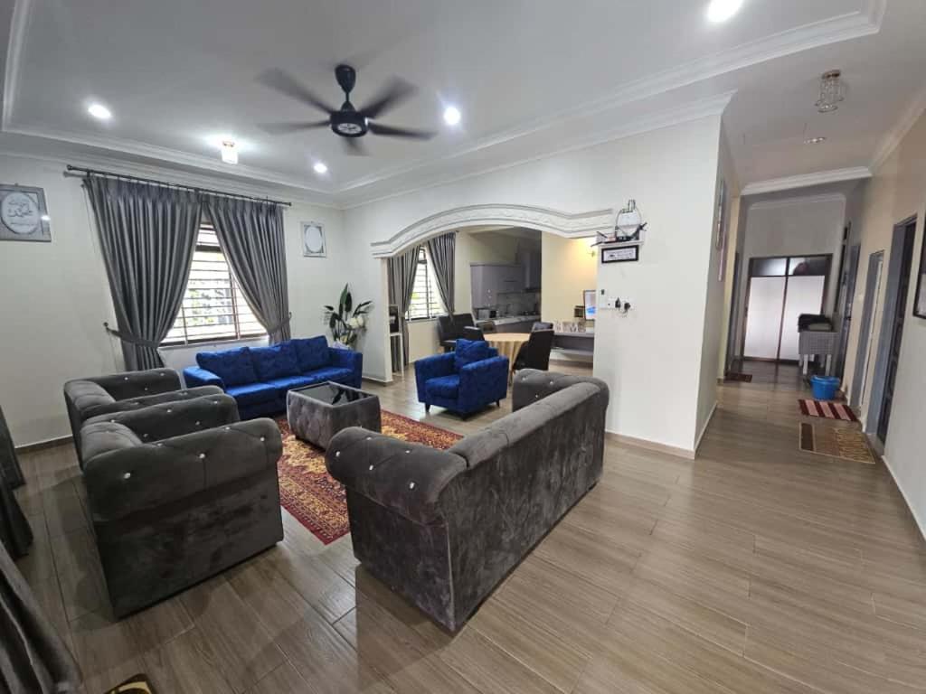 Posezení v ubytování Ourstay RantauPerintis The-Best-Homestay-In Jengka