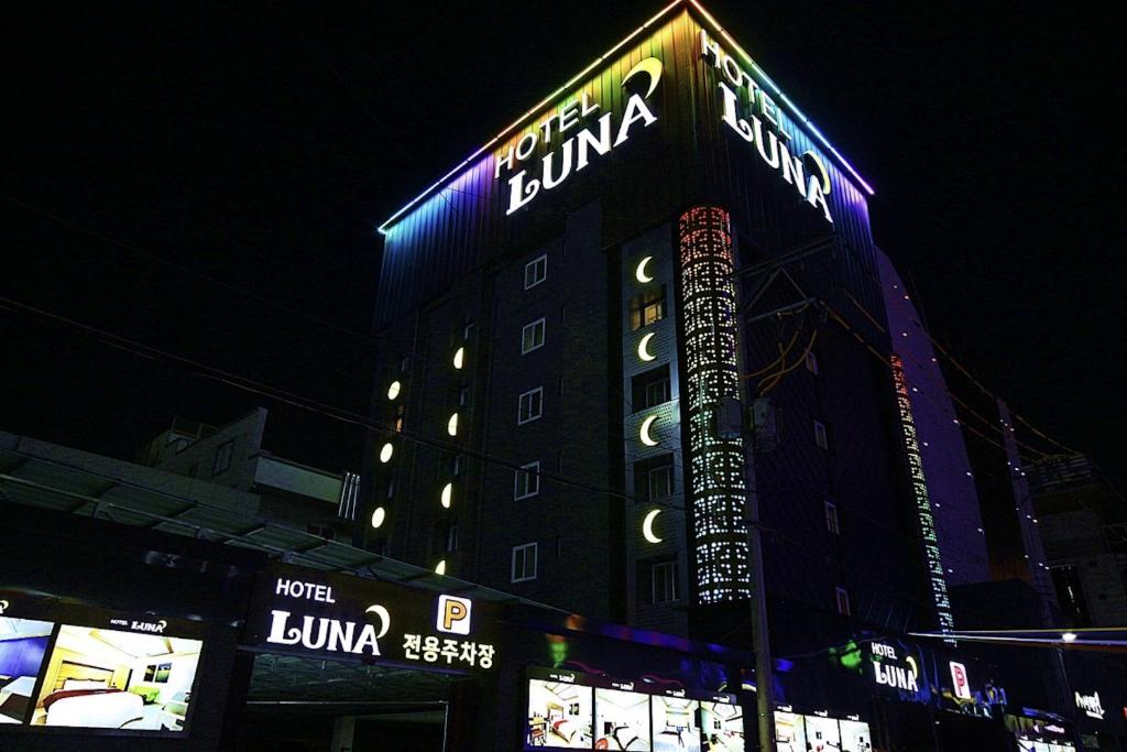 Фотография из галереи Yeosu Luna Hotel в городе Йосу