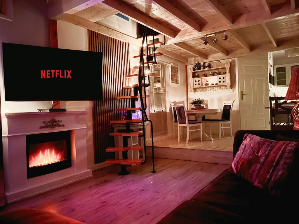 Posezení v ubytování Przytulny Domek Gościnny Lawenda z Netflixem i konsolą PS4, Bezpłatny Parking