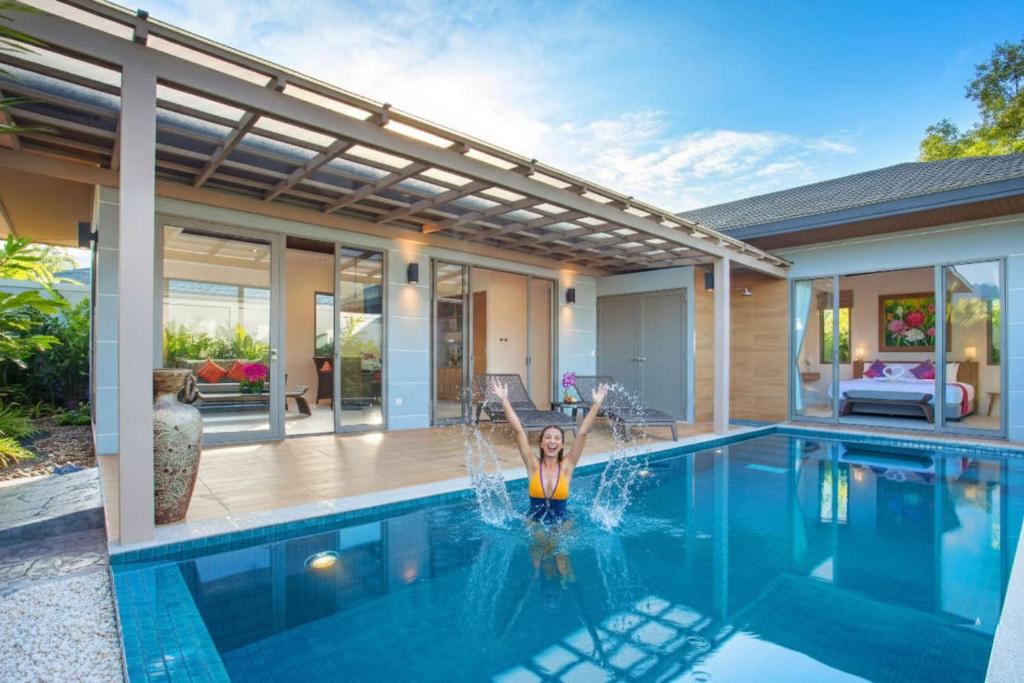 Bazén v ubytování Boutique Resort 2BR Villa Dalaa 2, Pure Water Pool, Kamala Beach nebo v jeho okolí