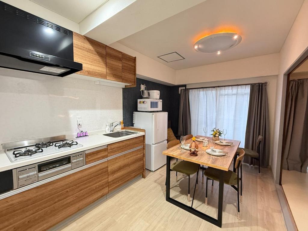 Moto Sakura 403,2 bedrooms with 4 beds, 6 people, direct access to Narita and Haneda Airports, Asakusa and Ueno area, 5 train lines available, Bicycles free rental
