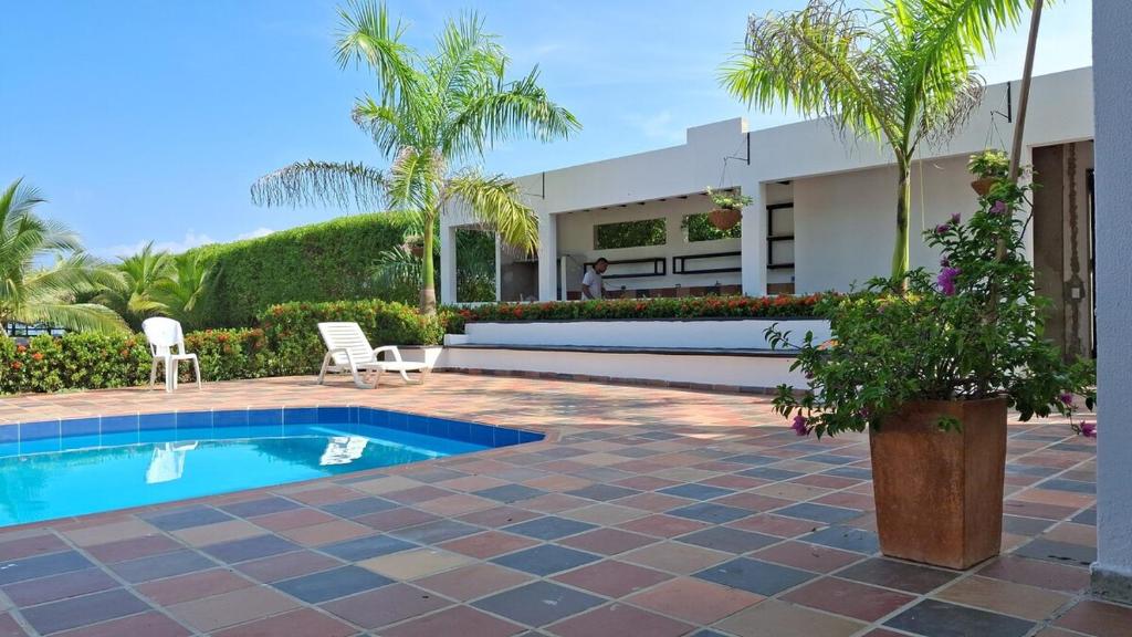 Bazén v ubytování Seaside cabin in Arboletes Galilea nebo v jeho okolí