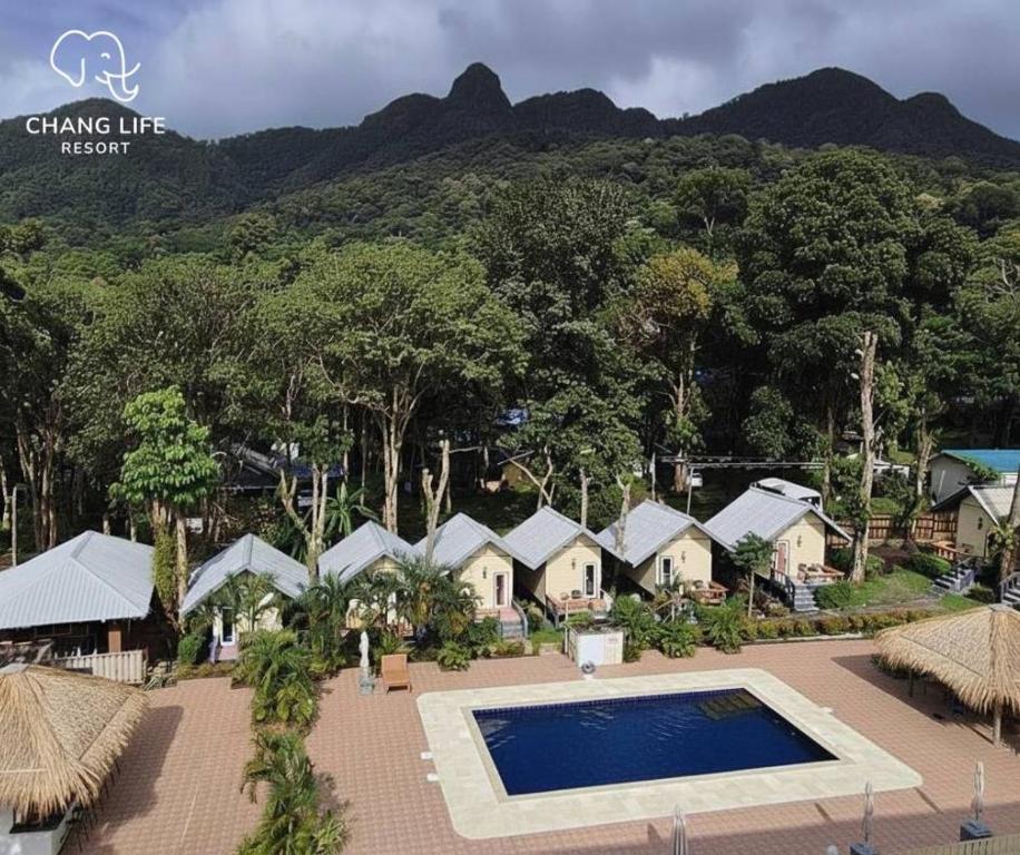 Nespecifikovaný výhled na hory nebo výhled na hory při pohledu z rezortu