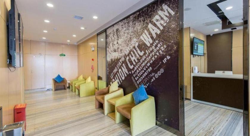 Μια τηλεόραση ή/και κέντρο ψυχαγωγίας στο IU Hotel Changsha Railway Station Branch