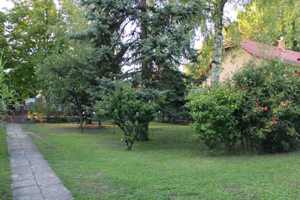 Ogród w obiekcie Evelin Nyaralóház