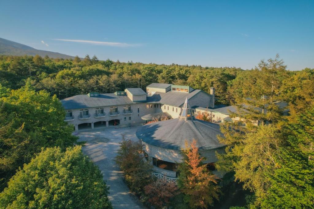 an aerial view of a building in the woods at BUB RESORT Yatsugatake in Hokuto
