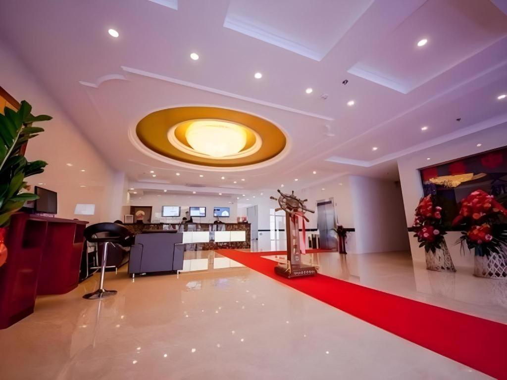 a large room with a large ceiling with a red carpet at GreenTree Inn Dalian Jinzhou District Railway Station Ansheng Plaza in Jinzhou