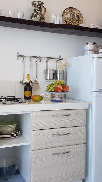A kitchen or kitchenette at Loft Profumo di Mare