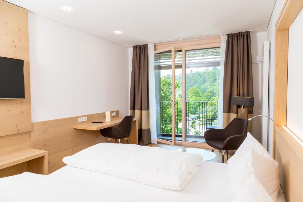 Postel nebo postele na pokoji v ubytování Hotel Zur Schönen Aussicht