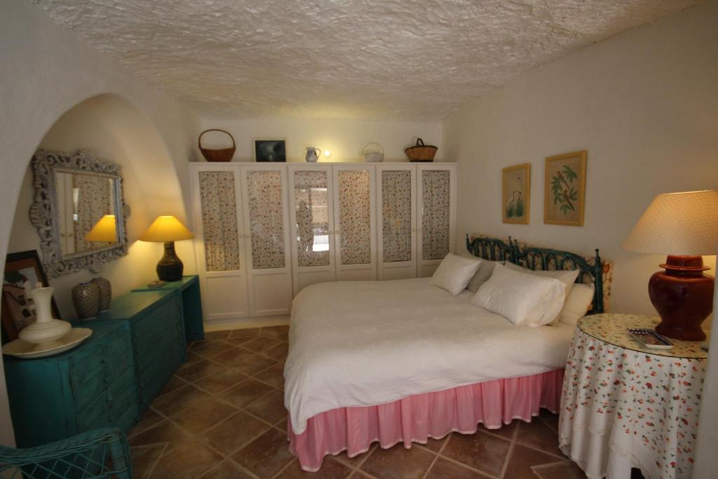 Posteľ alebo postele v izbe v ubytovaní House Cueva del Mar