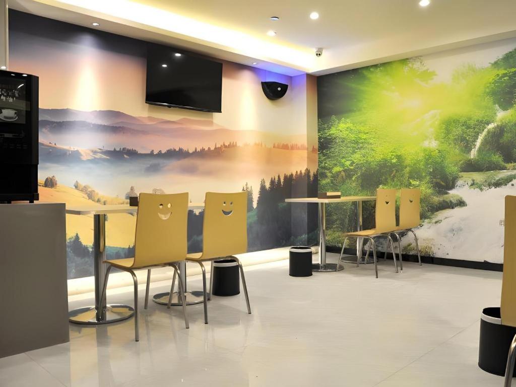 TV a/nebo společenská místnost v ubytování Green Tree Inn Anhui Tianchang Economic Development Zone