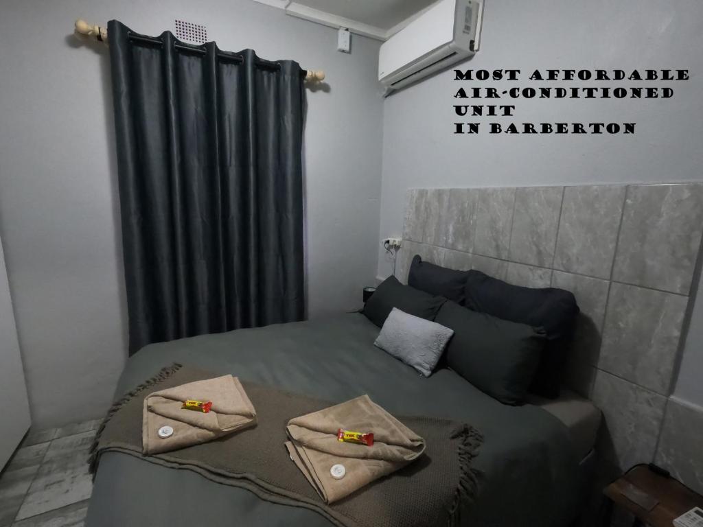 Postel nebo postele na pokoji v ubytování Makhonjwa Rose Barberton