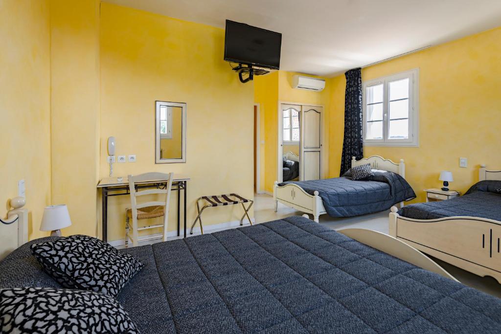 Postel nebo postele na pokoji v ubytování Hôtel Minvielle - Résidence Les Oliviers