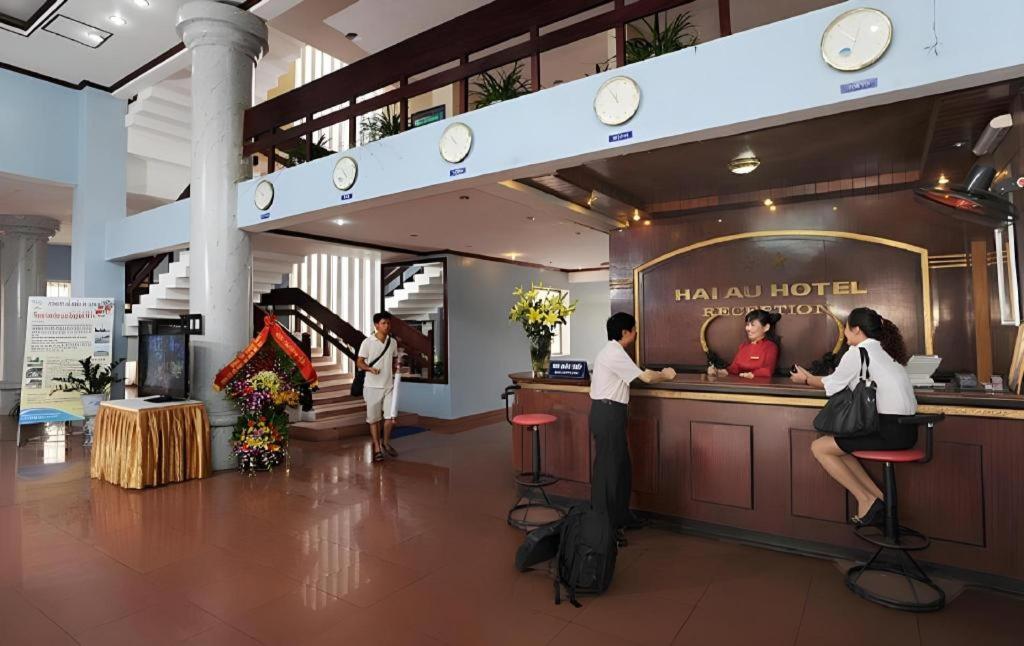 a group of people standing at a bar at Hai Au Hotel in Ðông Thôn