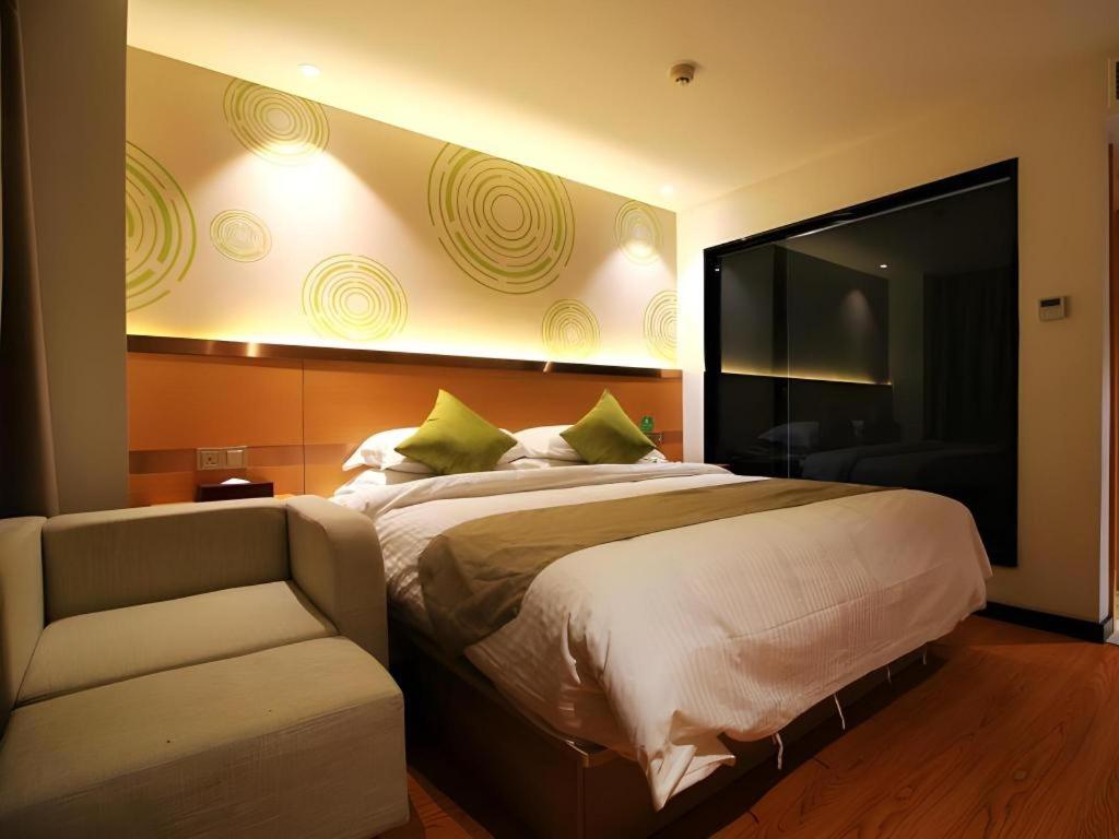 Ένα ή περισσότερα κρεβάτια σε δωμάτιο στο GreenTree Inn Fuzhou Gulou District West Xierhuan Road Zuohai Park