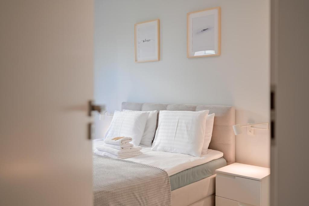 Postel nebo postele na pokoji v ubytování Apartament pistacjowy z parkingiem