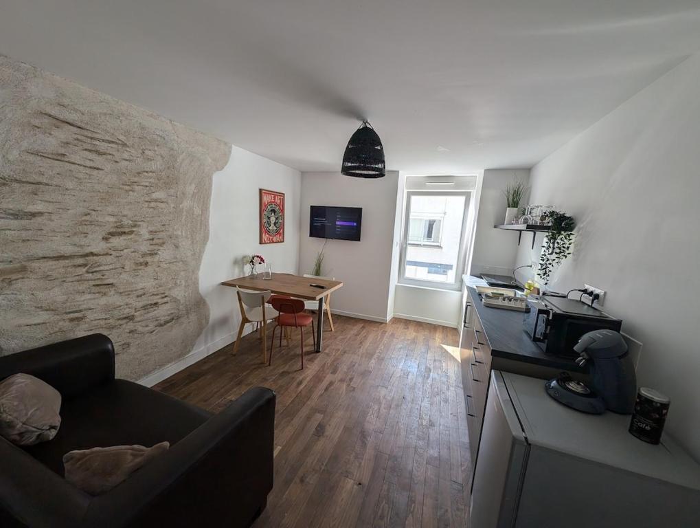 Η κουζίνα ή μικρή κουζίνα στο Charmant appartement en plein centre ville