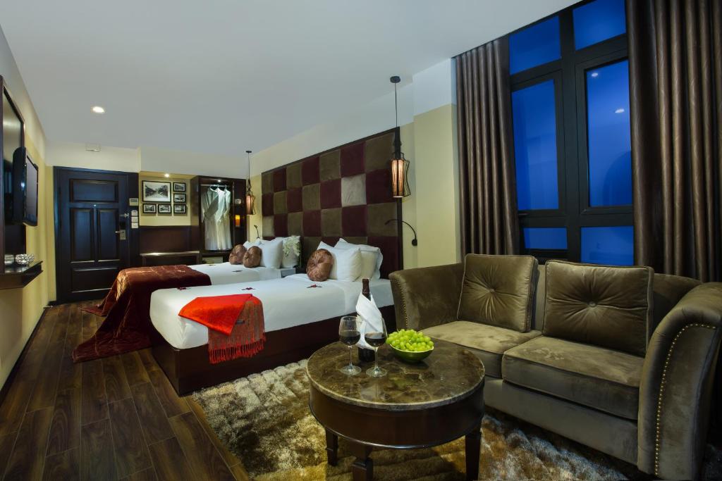 Ambassador Hanoi Hotel & Travel - Family Connecting Room Balcony