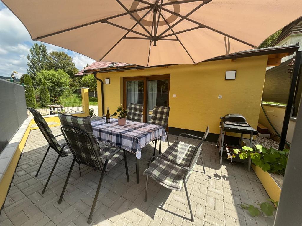 Patio nebo venkovní prostory v ubytování Domček pri Medzihorskej
