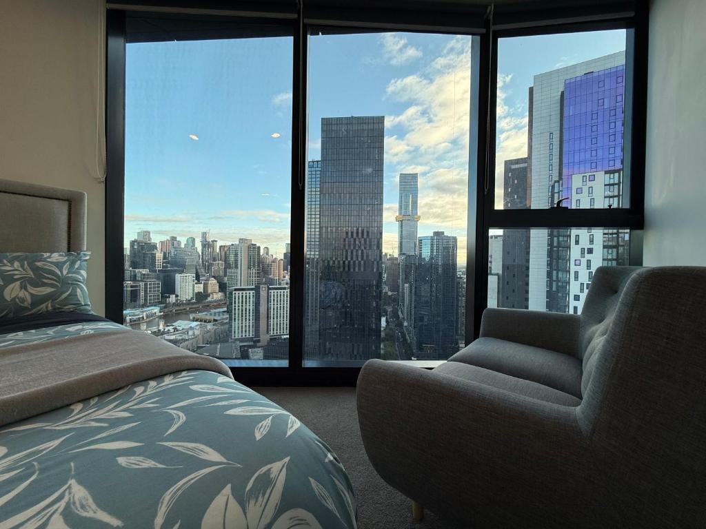 Ένα ή περισσότερα κρεβάτια σε δωμάτιο στο Prime location in Southbank - Shadow Play Apartment