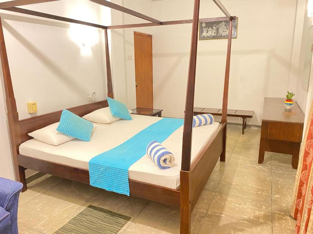 Ένα ή περισσότερα κρεβάτια σε δωμάτιο στο Sea Front Hikkaduwa