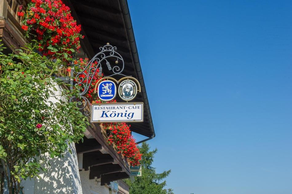 Certifikát, hodnocení, plakát nebo jiný dokument vystavený v ubytování Gasthaus Café König