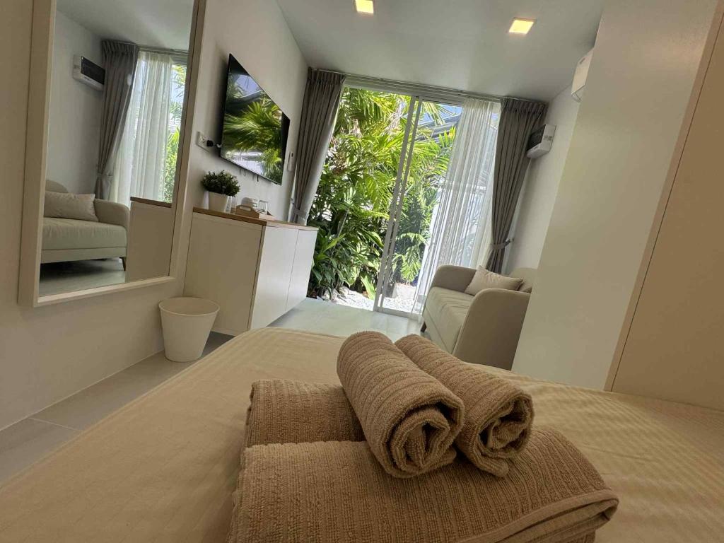 Una cama o camas en una habitación de SIAM LOUNGE - Pratumnak