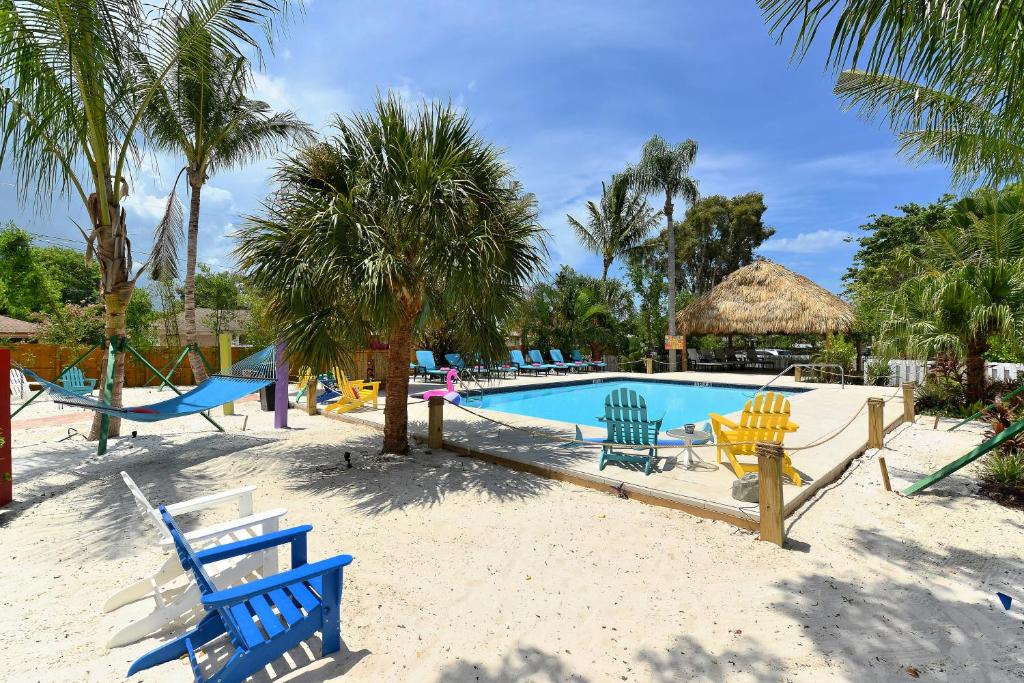 Hồ bơi trong/gần Siesta Key Palms Resort