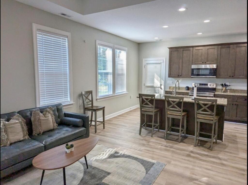 Fotografie z fotogalerie ubytování 2024 Modern Farmhouse- Cozy Vibes, Rural Charm v destinaci Elizabeth City