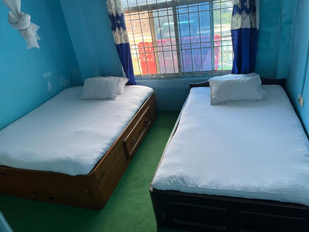 Postel nebo postele na pokoji v ubytování Shubh laxmi hotel Itahari