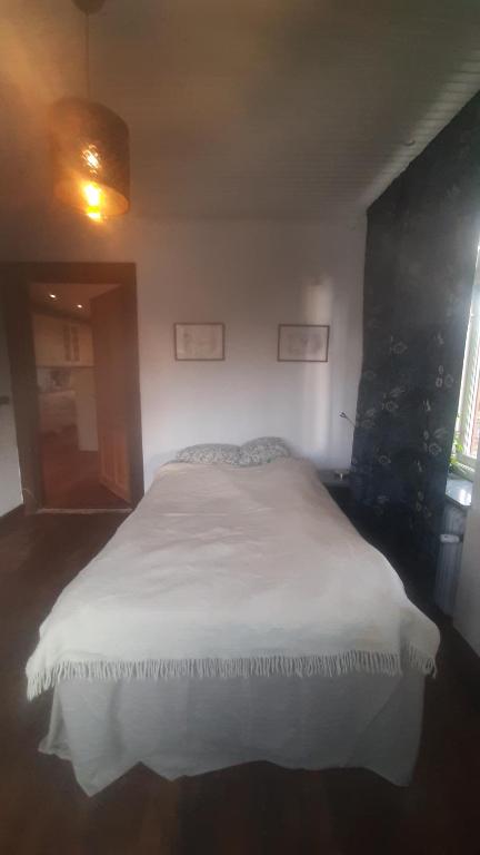 Ένα ή περισσότερα κρεβάτια σε δωμάτιο στο Strandhgårdens BBB rum 1