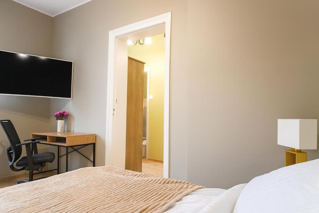 TV a/nebo společenská místnost v ubytování Apartamenty Poznańska 32